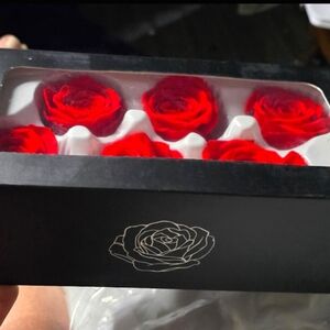 Real preserved roses in gift box